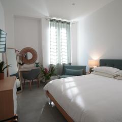 Cosmo 38 Luxury Apartments - Free Parking