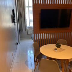 Apartamento/Studio encantador no Posto 6 em Copa.