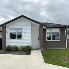 Cosy Self Contained 2 Bedroom Townhouse