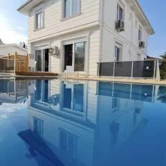Doğa içinde hamam ve havuzlu lüx villa