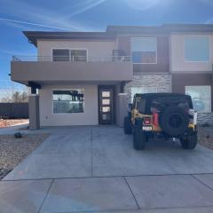 Water Canyon 4bd3Bath HotTubDeck