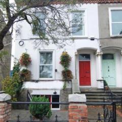 Eglinton Road - Sleeps 6 on room only basis