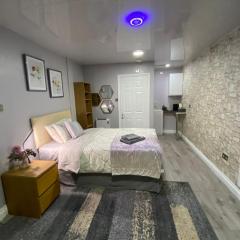 Private bedroom near NEC, Birmingham airport,city centre