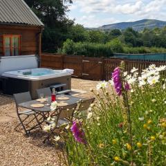 Seven Stars- hot tub & garden with fabulous views.