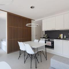 Neu und hell in zentraler Ruhelage mit Parkplatz