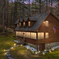 Sleepy Hollow 5BR Cabin - National Park 7 Min, Hot Tub, Fire Pit, Sleeps 12