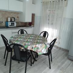 Los Nietos, a dos cuadras de la costanera, sin cochera