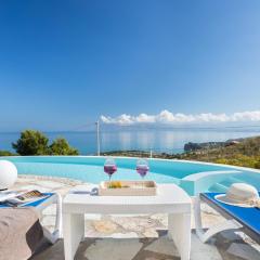 Villa vista mare con piscina a Sarmuci