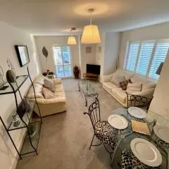 2 Bed 2 Bathroom Gated Apartment 1 Inc free Parking