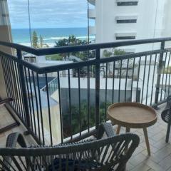 Fabulous Sea Views in the heart of Surfers