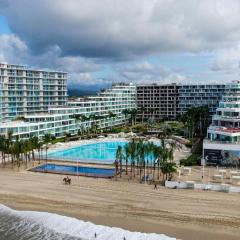 Beachfront Loft with Pool Aria Ocean, Nvo Vallarta
