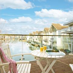 Lakeside property with spa on a nature reserve Bellewater HM32