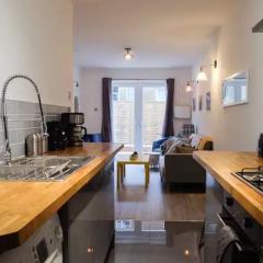 Spacious two bedroom, two bathroom Beach Nest with garden
