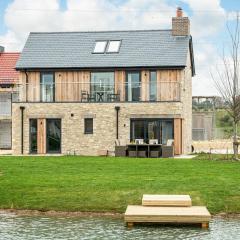 Family Friendly lakeside property in a nature reserve Skyfall OI21