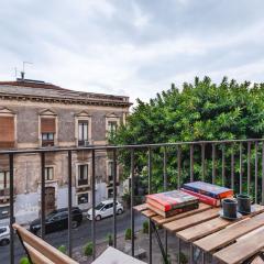 Ursino apartment with balcony by Wonderful Italy