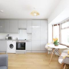 Modern 2BR Apartment in Oxford Free Parking