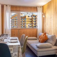 Appartement rénové Val Thorens - 4 pers, 2 chambres, balcon, plein cœur, proximité pistes, commerces - FR-1-637-35