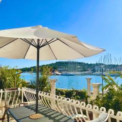 Seafront apartment with amazing view
