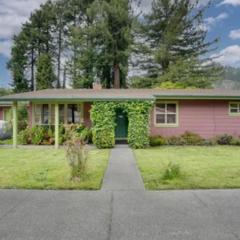 Redwood home on the Majestic Eel River (Pet friendly)