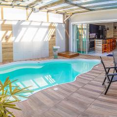 sobrado com piscina aquecida a poucos metros mar