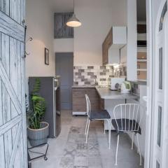 Cozy studio with Air condition FRESHLY RENOVATED