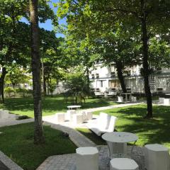 Apartamento Guarujá Enseada Caravela - próximo da praia - com ar condicionado e vaga para carro