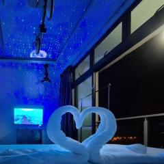 Stylish studio with bathroom and city view balcony at Palazio Taman Mount Austin Free Netflix by GDRAGON HomeStay