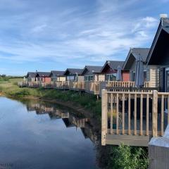 Lakeside Retreat at The Bay Filey, sleeps 4, 2 non-shedding dogs welcome for free