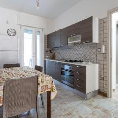 Appartamento climatizzato a 50 m dal mare nel centro di Torre San Giovanni