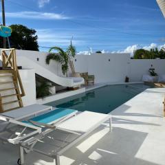 4BLESSINGSCURACAO TOP location swimming pool & nearby beaches -