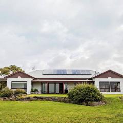 Sea Breeze - Spacious home with lovely ocean views