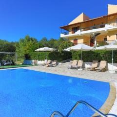 Cochelli Upper Pool Walk to beach AC WiFi