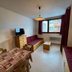 Appartement confortable à Val Cenis Lanslebourg, 300m des pistes, 5 personnes, balcon, casier à skis - FR-1-508-40