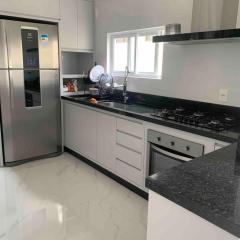 Apartamento 3 suítes a 100m do mar