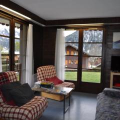 Appartement avec terrasse spacieuse et parking privatif - FR-1-693-25