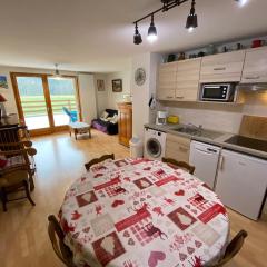 3 pièces spacieux avec grande terrasse et parking - FR-1-692-53