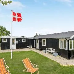 1 Bedroom Beautiful Home In Løgstør