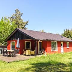 3 Bedroom Lovely Home In Rnne