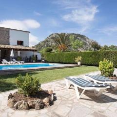 Traditional Majorcan villa by Renthousing