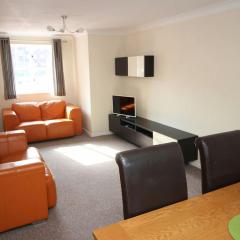 Modern 2 bed flat on marina development!