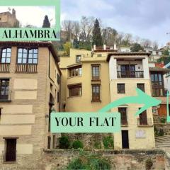 Cosy Flat / Literally at the Foot Of Alhambra