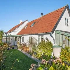 2 Bedroom Cozy Home In Rønne
