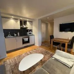 Revtind - Modern apartment with free parking