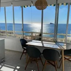 Beach front apartament with beautiful sea view