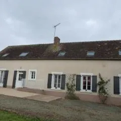 Fermette rénovée avec terrasse, internet et garage près de Vallon-sur-Gée - FR-1-410-212