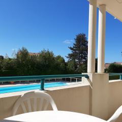 Appartement T2 avec terrasse à 10m du golf - FR-1-239-551