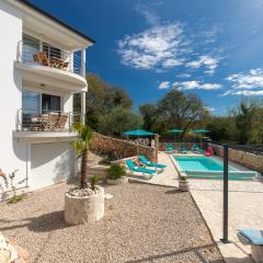 Apartments Villa Padrone with pool - perfect for families!