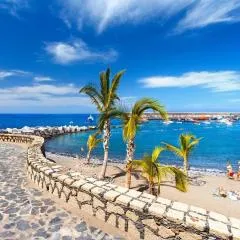 Beautiful Apartment with Air Conditioning Just Steps from the Sea in Playa San Juan