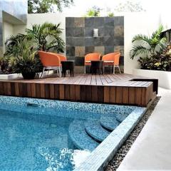 Stunning 1 Bedroom 1 Bathroom Modern Condo Few Blocks To The Beach And 5th Avenue