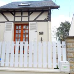 Maison Cozy au Coeur de Cabourg avec Terrasse, Proche Plage, pour 4 Pers., Animaux Acceptés - FR-1-487-328